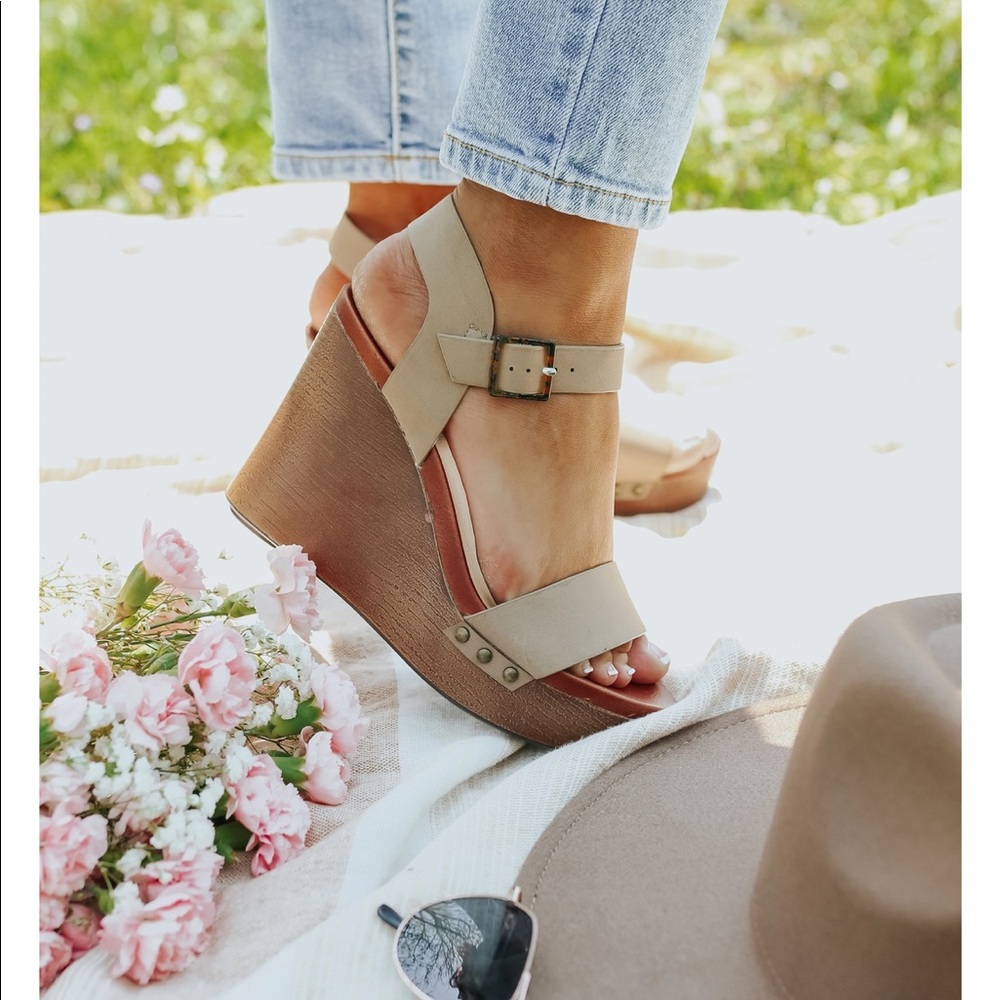 MIA Women’s Size 8 Senna Wedge Sandals. BRAND NEW IN BOX! Beautiful, stylish!